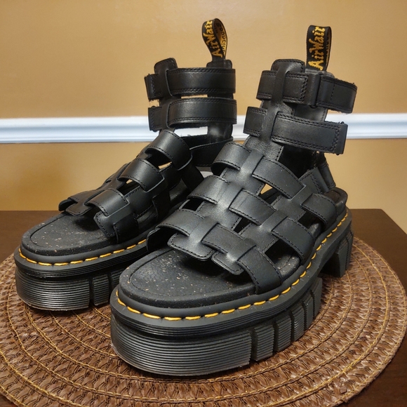 DR. MARTENS Womens Black Ricki Platform Gladiator Sandal Size 7 NEW - Picture 2 of 7